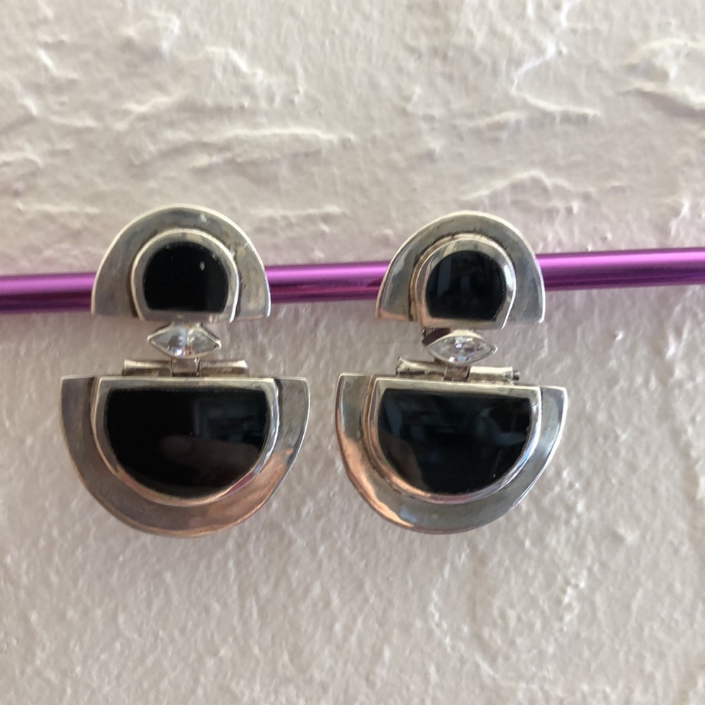 Vintage sterling onyx and zirconia earring. - Picture 5 of 5